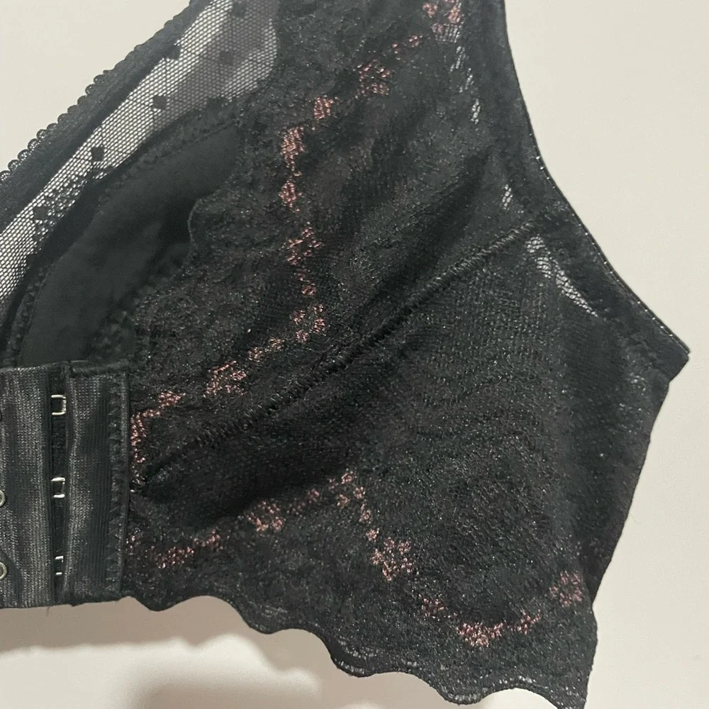 New Bra and panty set. Bra size 34B ( euro 75B) panty size Small(90). - Picture 5 of 9